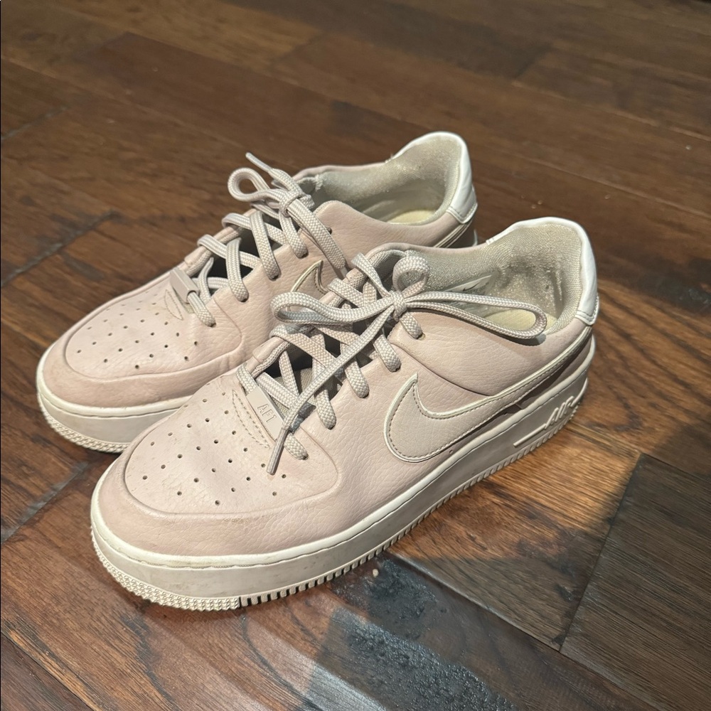 Nike Women's Air Force 1 Sage Shoes